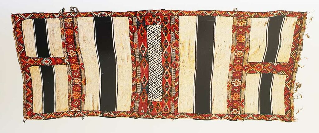 Hanbel known as "Hanbel Glaoua" - 380 x 140 cm Collection H. Crouzet - Source : Maroc Tapis des tribus - Ed : Edisud