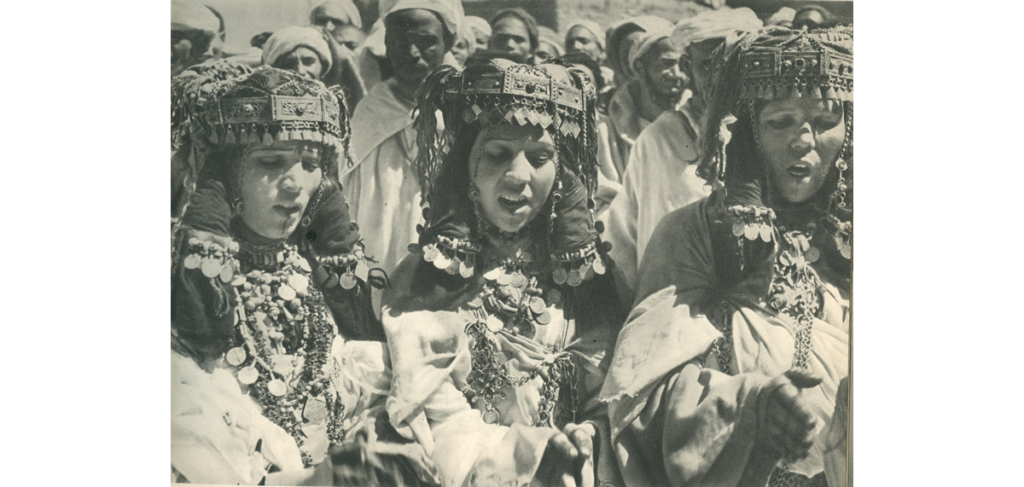 The women of ahwach Ouarzazate - Source : www.ouarzazate-1928-1956.fr